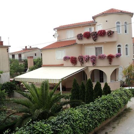 Apartments Sljuka Pirovac Bagian luar foto
